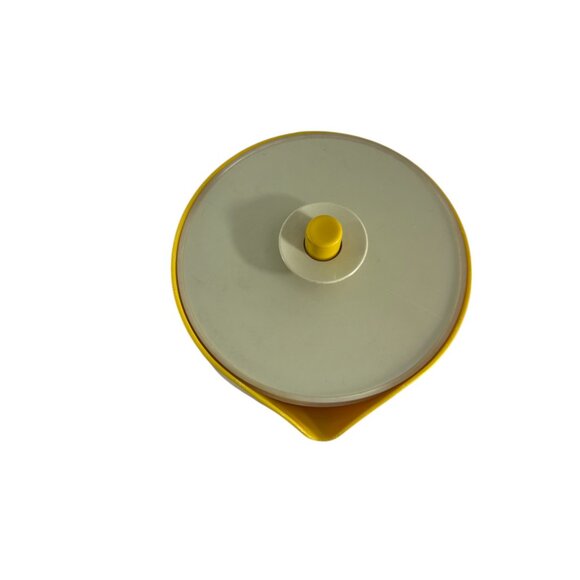 Vintage Tupperware Harvest Gold Yellow 2 Quart Pitcher White Push Button Lid - Picture 5 of 12